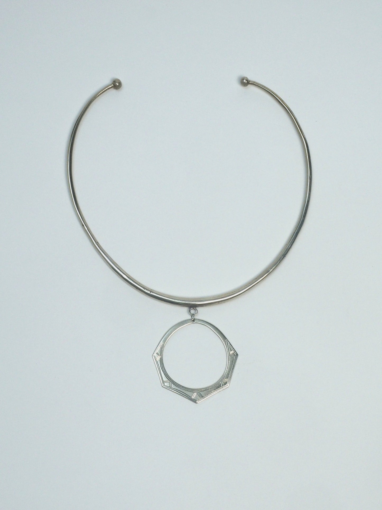 Collier Adotan